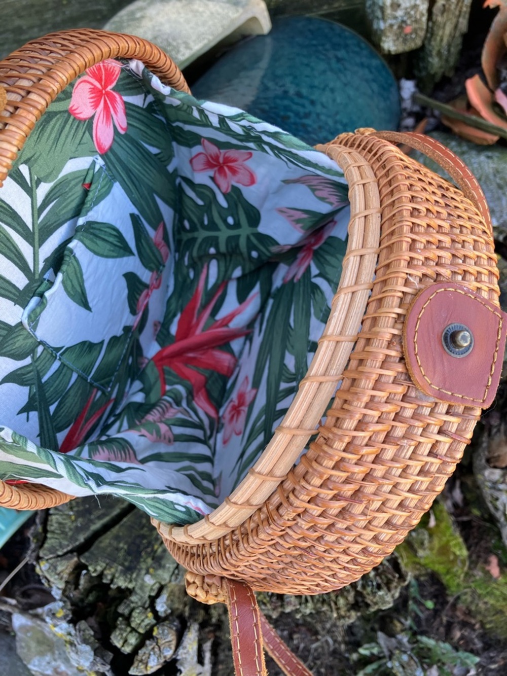 Anthropologie Summer Woven Round Rattan Crossbody Bag w/ Leather Straps - Picture 6 of 14